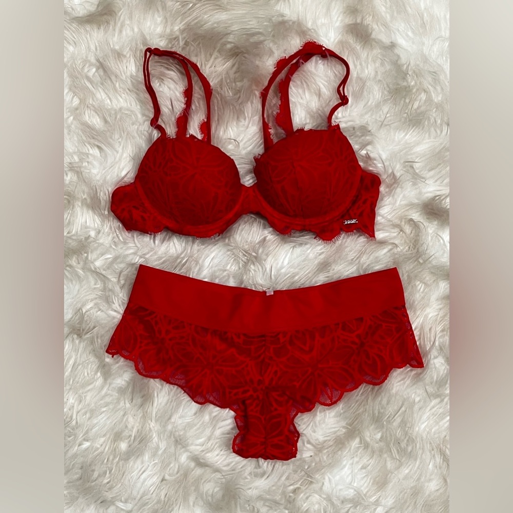 Pink Victoria’s Secret matching set. Bra 34a, panties size small